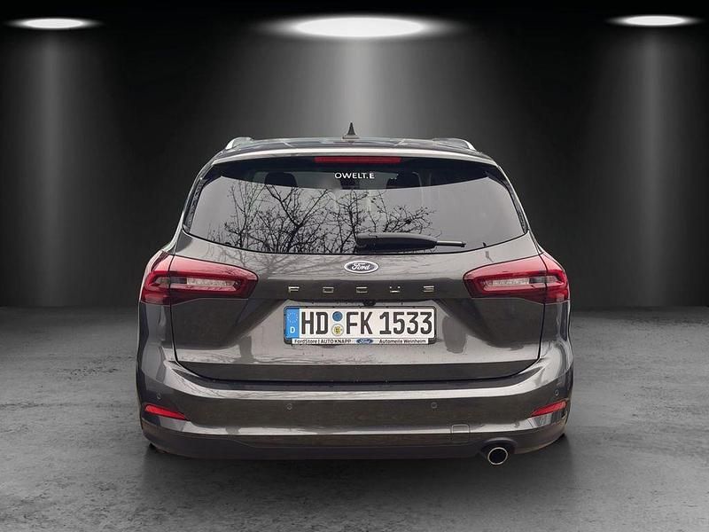 Gebraucht Ford Focus Titanium 125 PS (91 kW) 2025 Grau Limousine