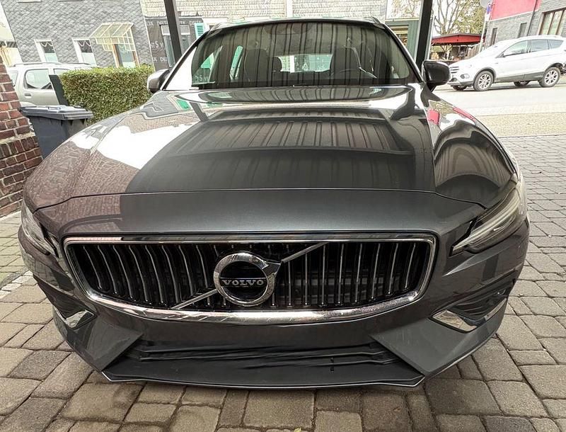 Gebraucht Volvo V60 Inscription 250 PS (183 kW) 2020 Grau Kombi