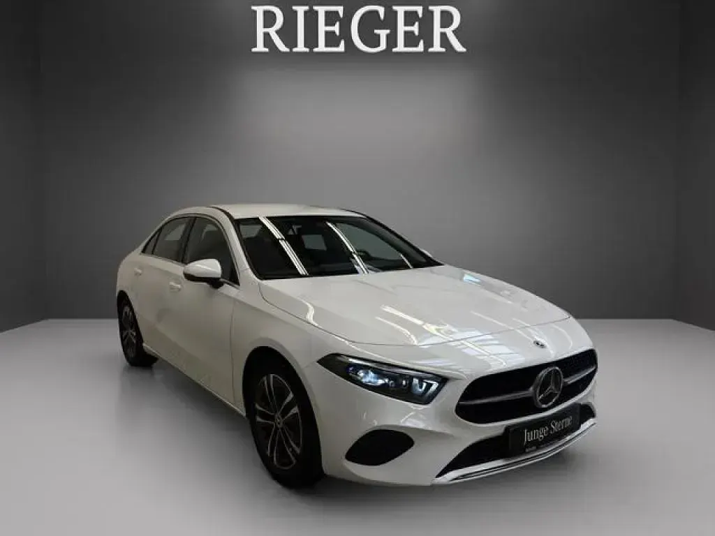 Gebraucht Mercedes A200 Progressive 163 PS (119 kW) 2025 Unilack polarweiß Limousine