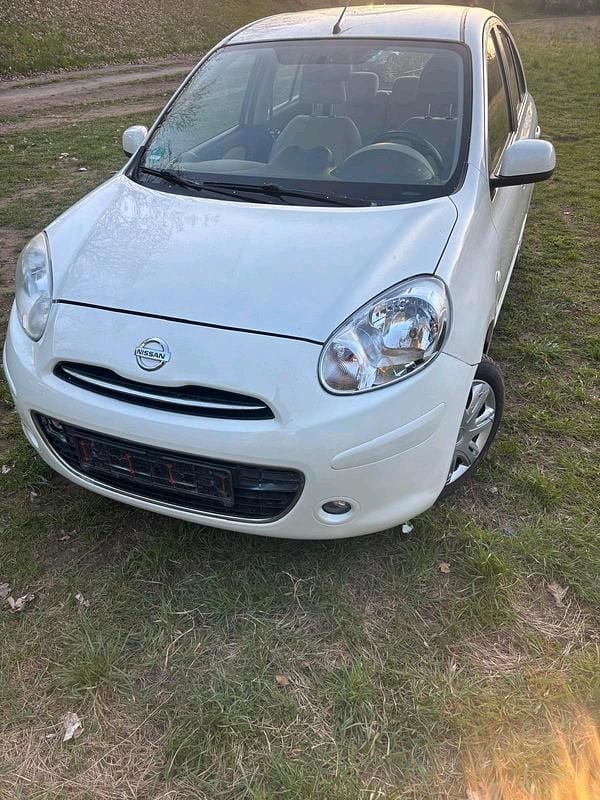 Gebraucht Nissan Micra 80 PS (58 kW) 2012 Weiß Kleinwagen