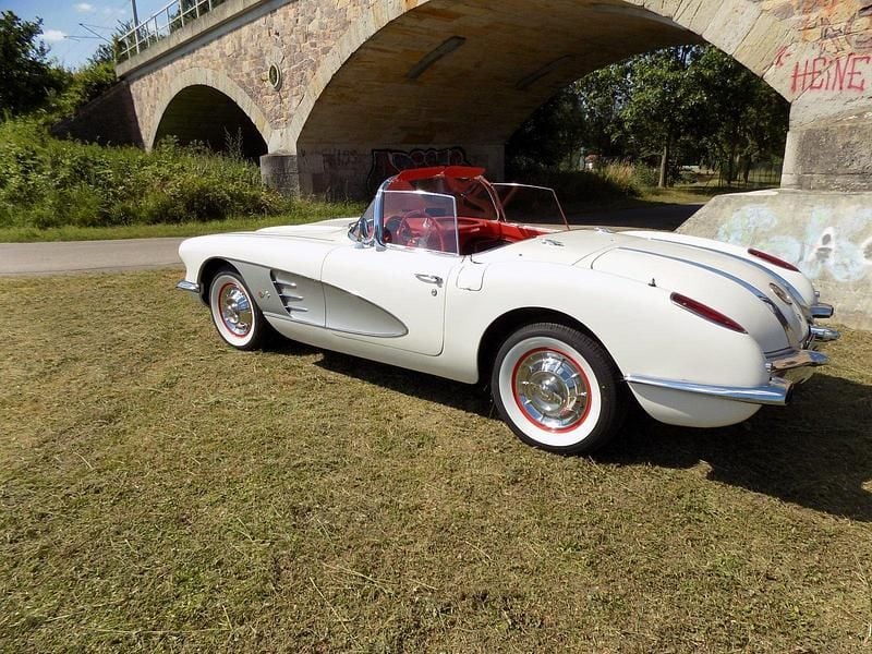 Gebraucht Chevrolet Corvette C1 245 PS (180 kW) 1958 Beige Cabrio