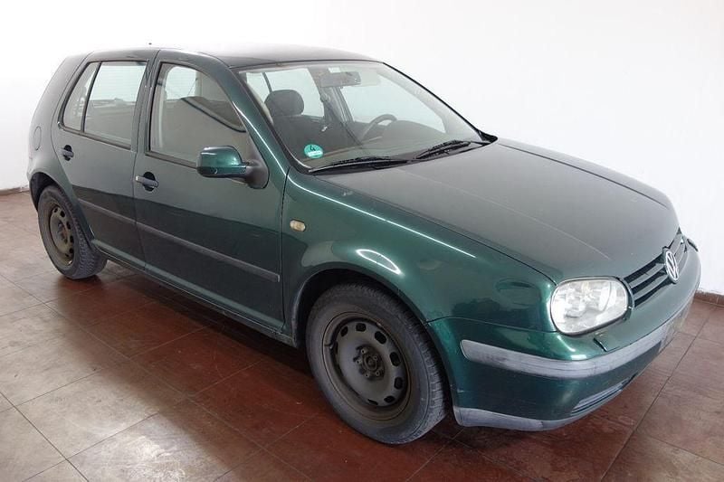 Grün Gebraucht 1998 VW Golf IV Trendline Limousine | 699 € (Superpreis) - Bild 1/4