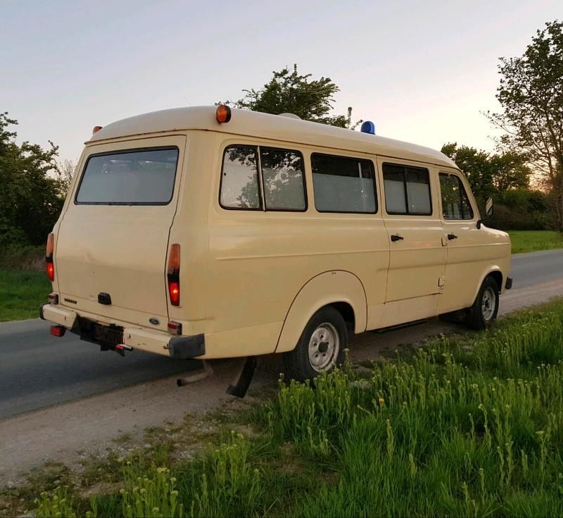 Second-hand Ford Transit 85 CP (62 kW) 1979 Bej Monovolum