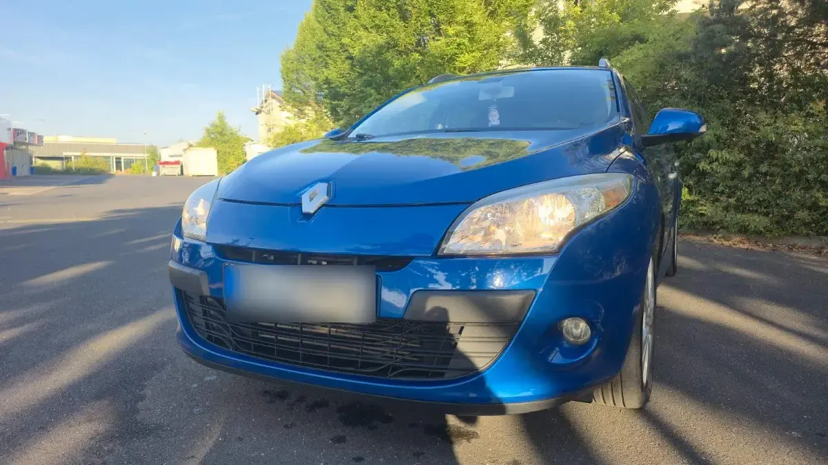 Gebraucht Renault Mégane GrandTour 131 PS (96 kW) 2010 Blau Kombi