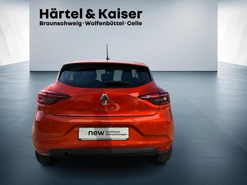 Gebraucht Renault Clio V Equilibre 91 PS (66 kW) 2022 Valencia orange (orange) Limousine