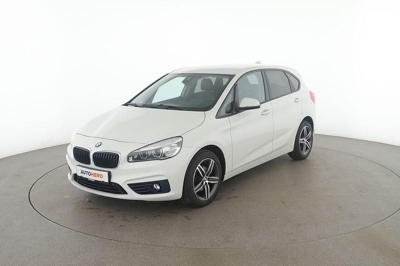 Weiß Gebraucht 2015 BMW 218 Active Tourer Basis Van / Kleinbus | 14.090 € (Fairer Preis) - Bild 1/3