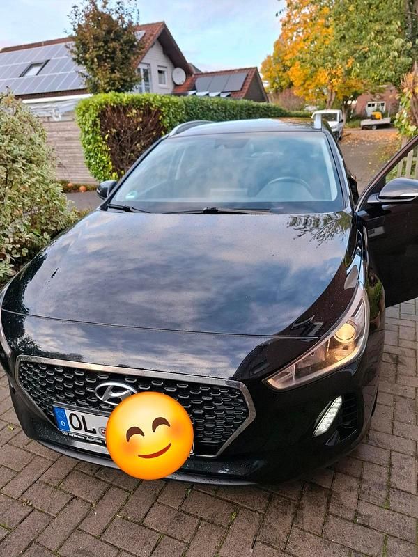 Schwarz Gebraucht 2018 Hyundai i30 Kombi | 10.499 € (Guter Preis) - Bild 1/4