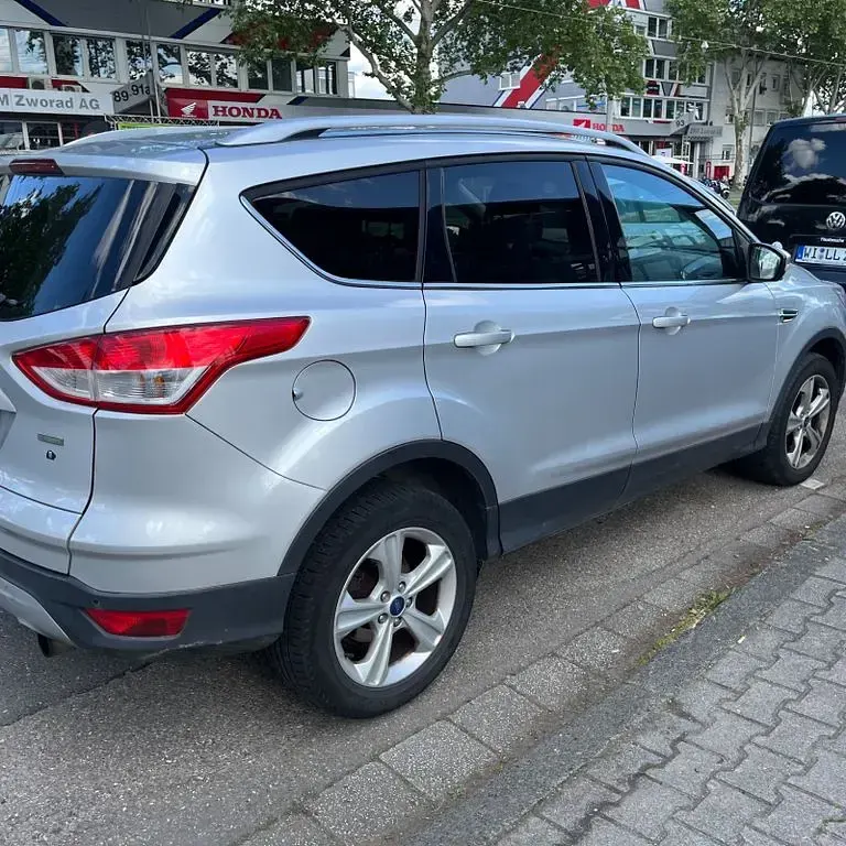 Usata Ford Kuga Trend 150 CV (110 kW) 2015 Argento SUV