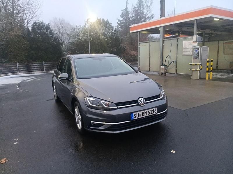 Gebraucht VW Golf VII Highline 150 PS (110 kW) 2020 Grau Limousine