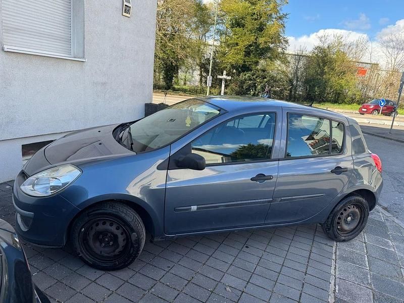 Gebraucht Renault Clio II Authentique 75 PS (55 kW) 2006 Grau Limousine