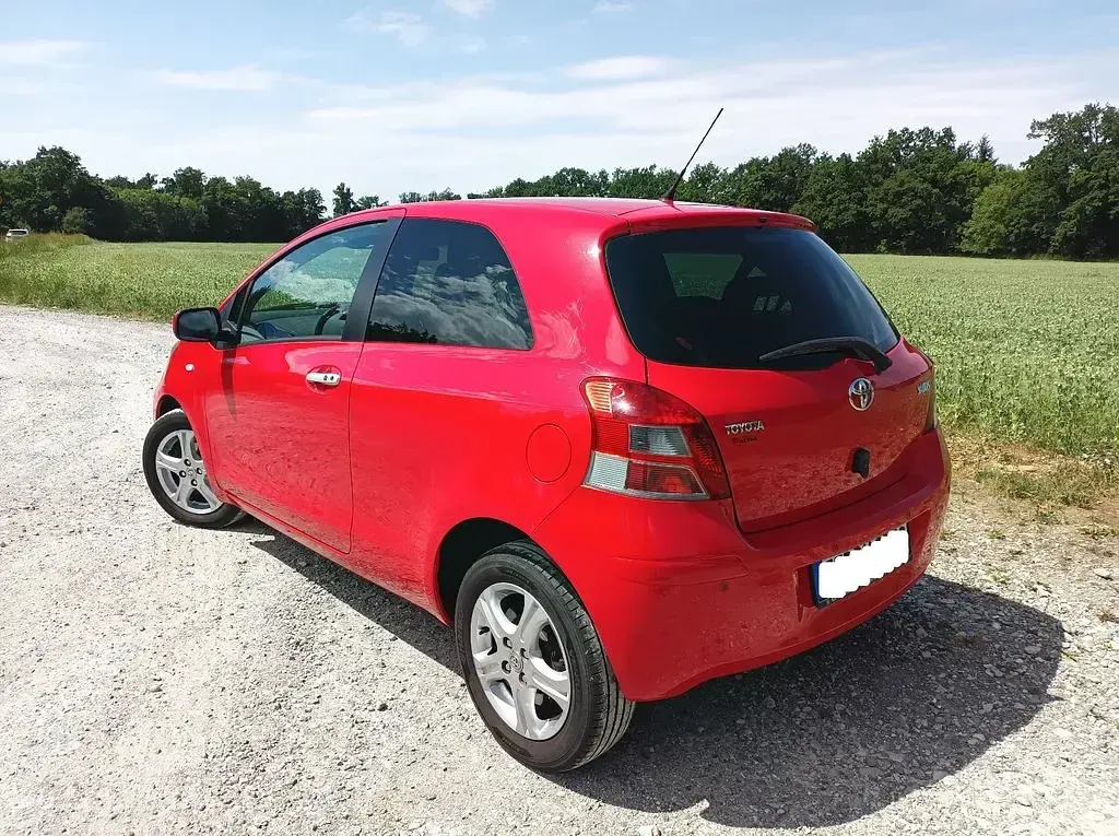 Gebraucht Toyota Yaris 90 PS (66 kW) 2011 Rot Kleinwagen