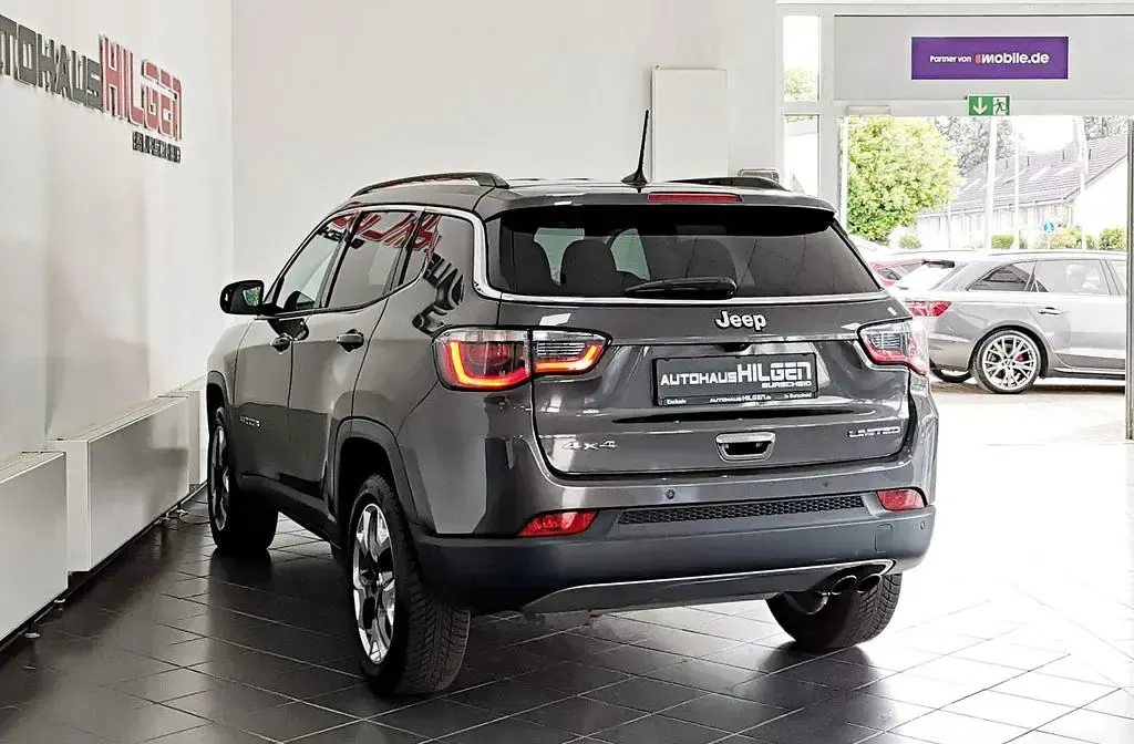 Gebraucht Jeep Compass Limited 170 PS (125 kW) 2020 Grau SUV