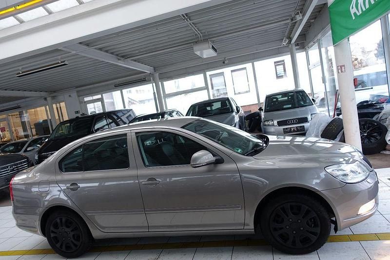 Gebraucht Skoda Octavia Elegance 160 PS (117 kW) 2010 Beige Limousine