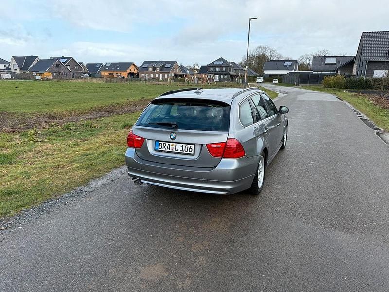 Gebraucht BMW 320 Performance 184 PS (135 kW) 2012 Grau Kombi