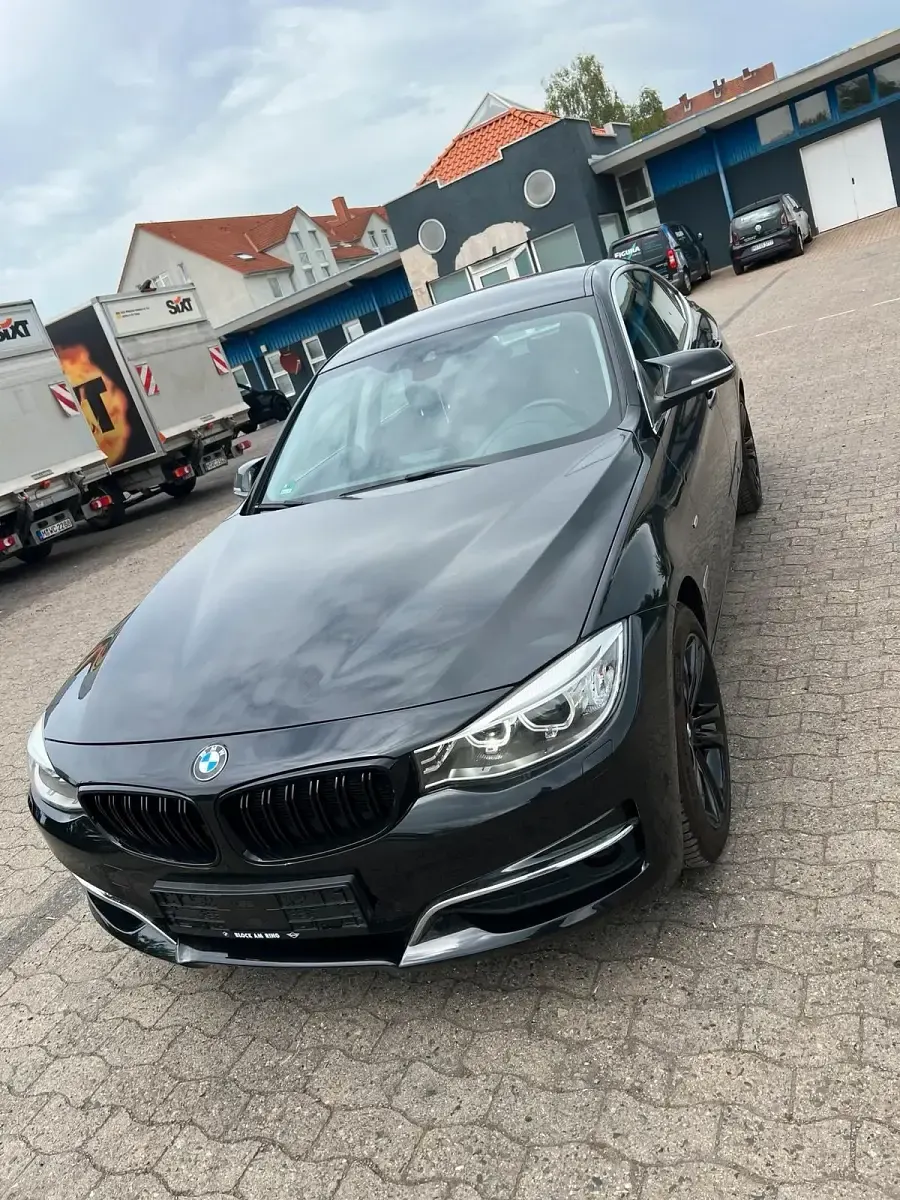 Gebraucht BMW 318 143 PS (105 kW) 2015 Schwarz Limousine
