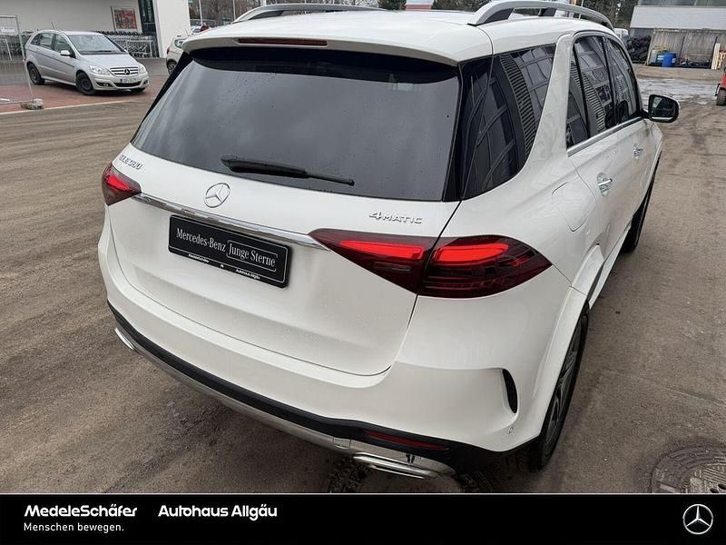 Gebraucht Mercedes GLE580 AMG 517 PS (380 kW) 2023 Manufaktur diamantweiß bright (metallic) SUV