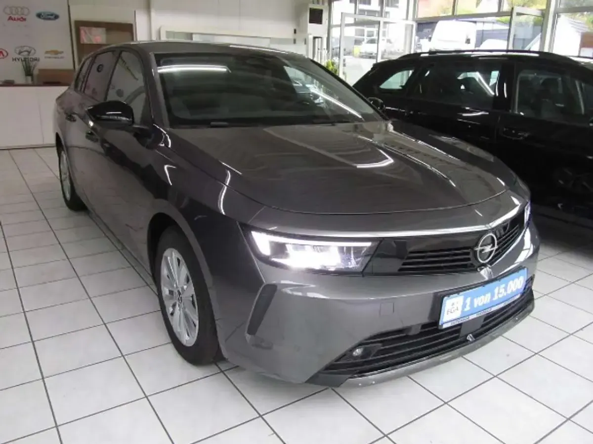 Gebraucht Opel Astra Edition 110 PS (80 kW) 2024 Vulkan grau metallic Kleinwagen