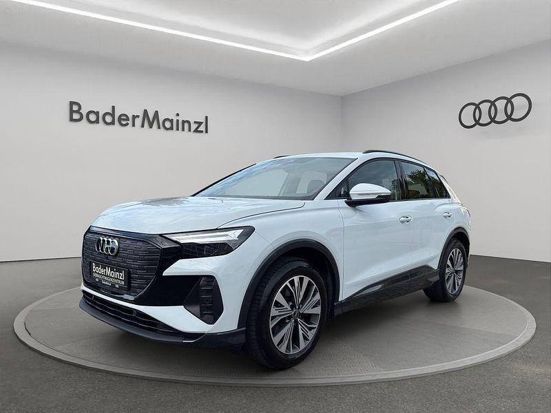 Gletscherweiß metallic Gebraucht 2022 Audi Q4 e-tron Ambiente SUV | 33.930 € (Teuer) - Bild 1/4