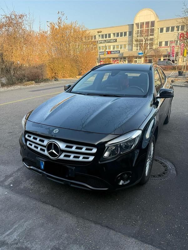Gebraucht Mercedes GLA180 109 PS (80 kW) 2017 Schwarz SUV