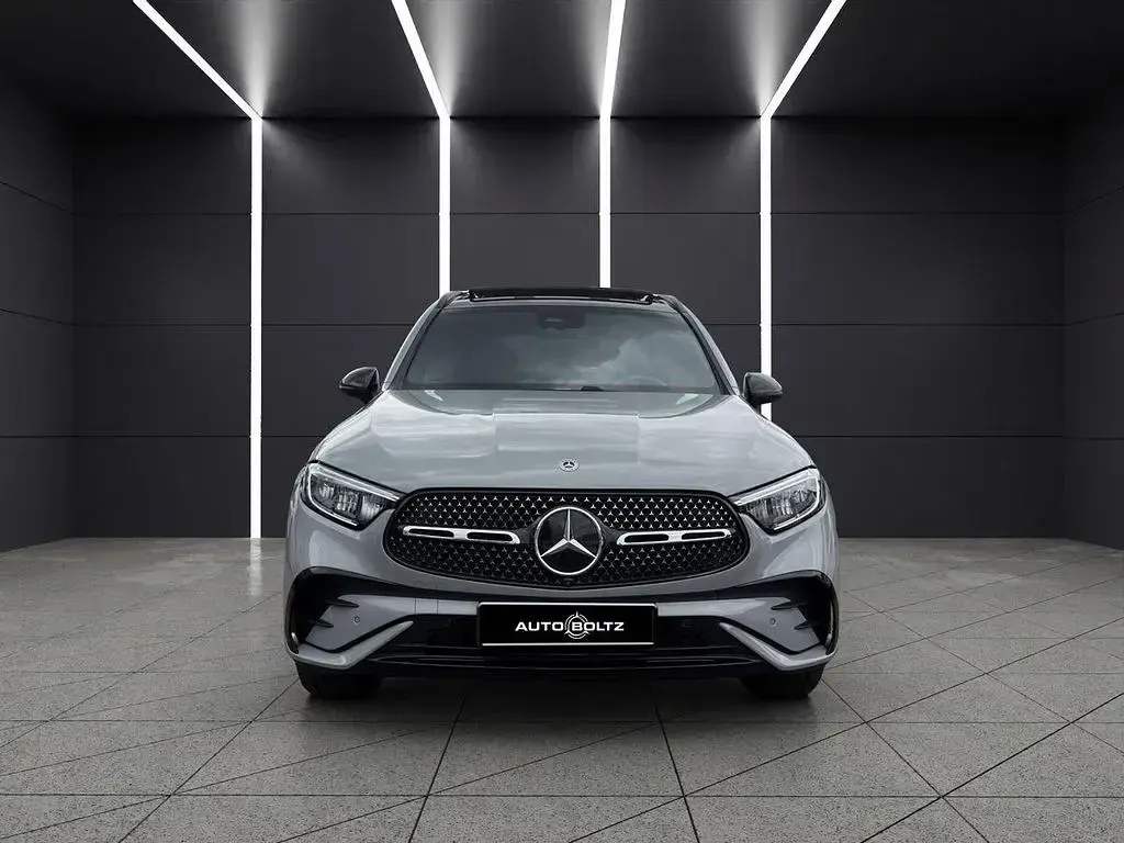 Gebraucht Mercedes GLC200 AMG line 227 PS (166 kW) 2025 Grau SUV