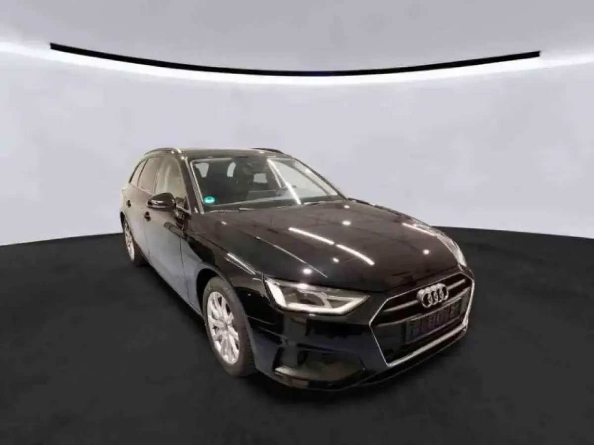 Gebraucht Audi A4 Basis 150 PS (110 kW) 2022 Mythosschwarz metallic Kombi