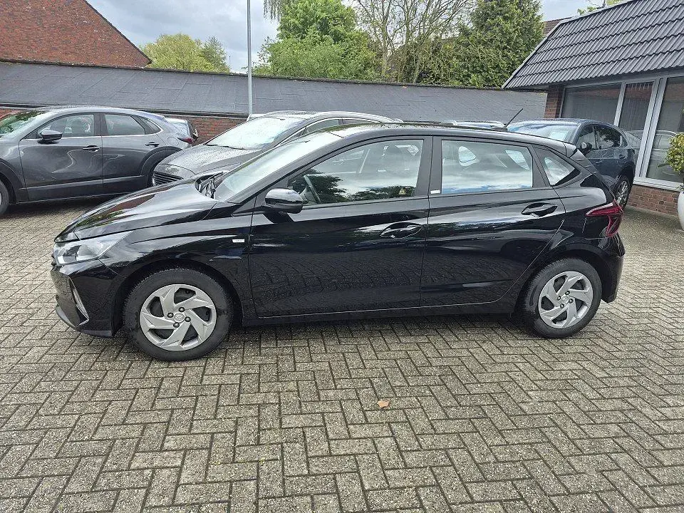 Gebraucht Hyundai i20 Select 101 PS (74 kW) 2021 Schwarz Kleinwagen