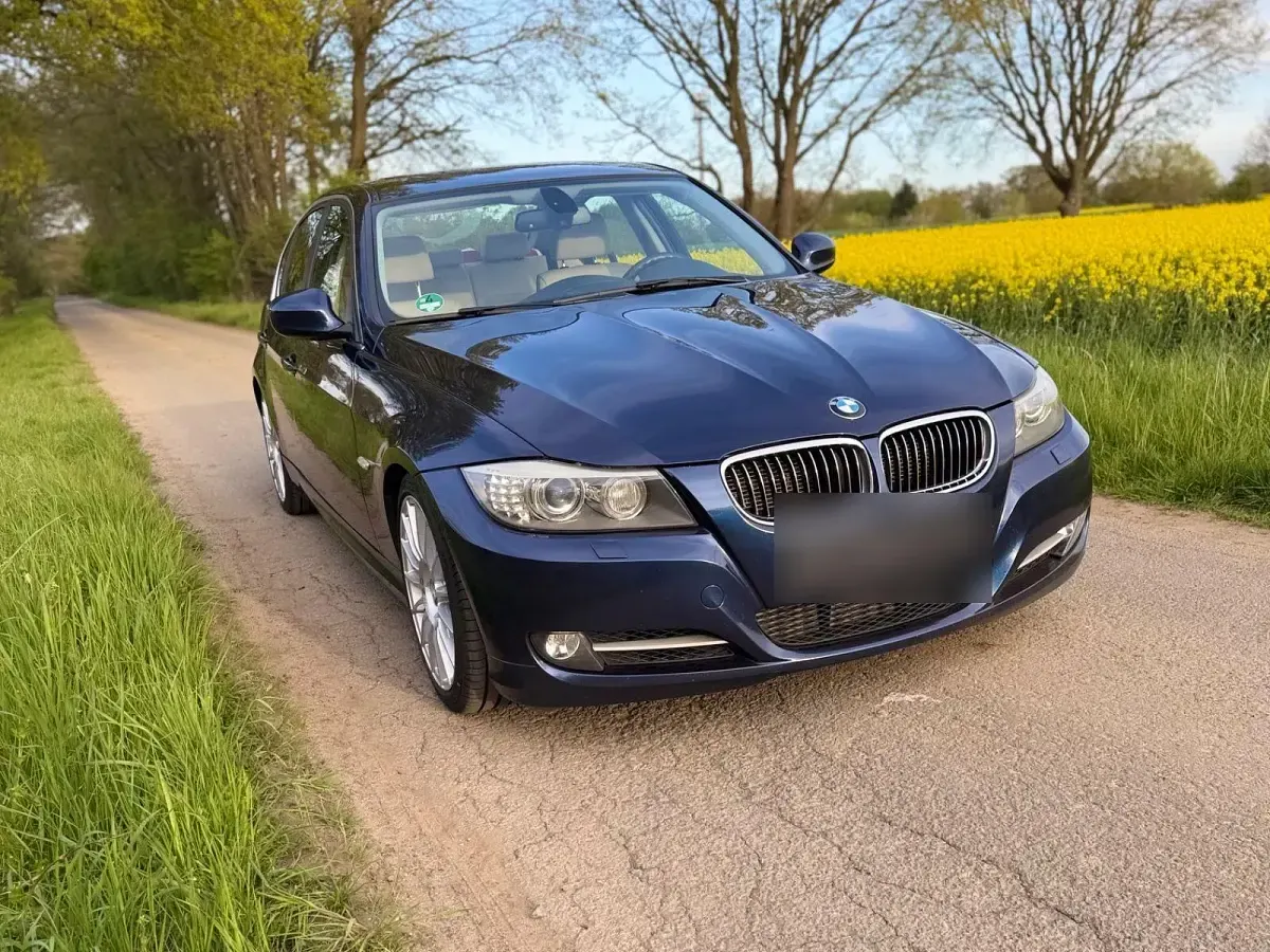 Używany BMW 330 Exclusive 245 KM (180 kW) 2011 Niebieski Sedan/Limuzyna