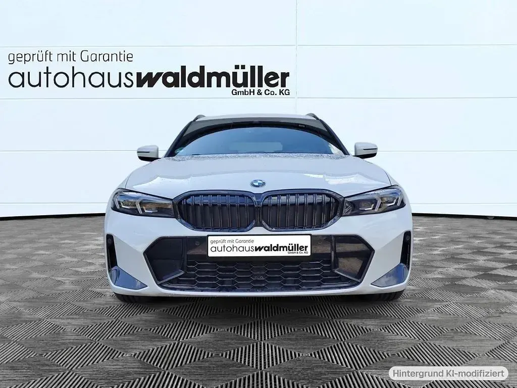 Gebraucht BMW 318 M Sport 156 PS (114 kW) 2023 Alpinweiss uni Kombi