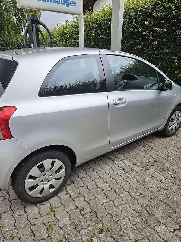 Gebraucht Toyota Yaris Cool 69 PS (50 kW) 2008 Grau Limousine