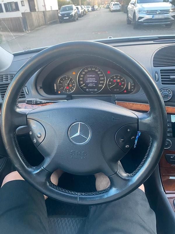 Gebraucht Mercedes E240 177 PS (130 kW) 2005 Grau Limousine