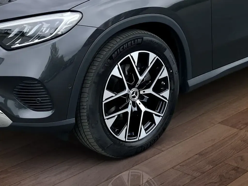 Gebraucht Mercedes GLC220 197 PS (144 kW) 2024 Grau SUV