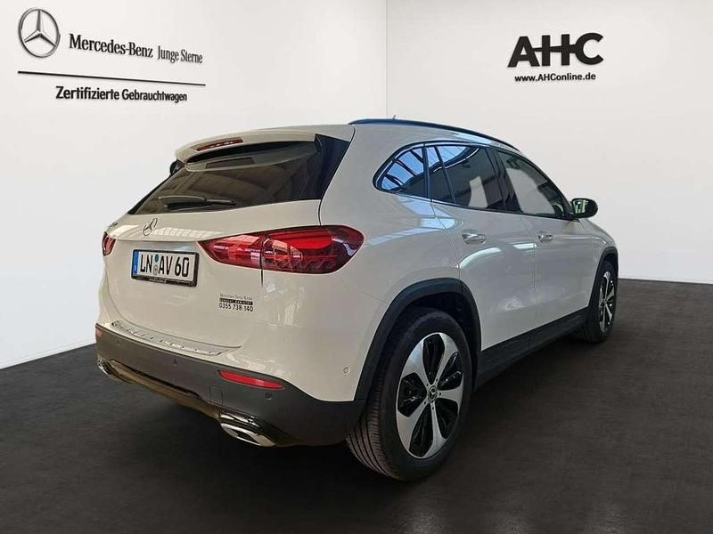 Gebraucht Mercedes GLA200 Progressive 163 PS (119 kW) 2025 Weiß SUV