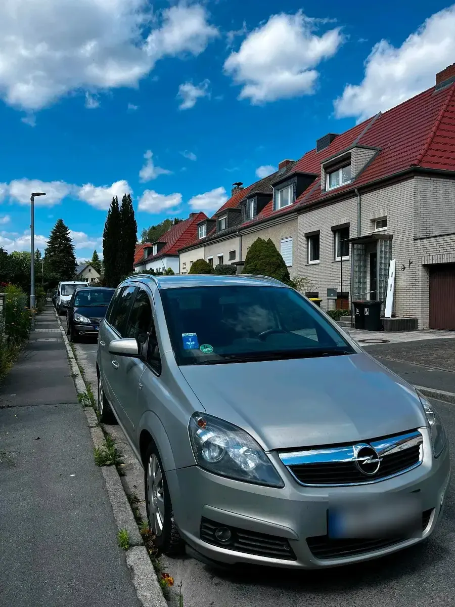 Gebraucht Opel Zafira 140 PS (102 kW) 2008 Gold Van / Kleinbus