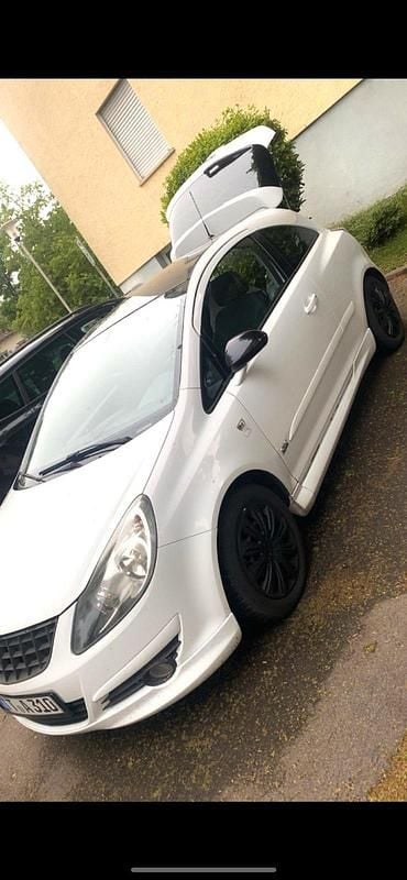 Weiß Gebraucht 2013 Opel Corsa Kleinwagen | 1.500 € - Bild 1/2