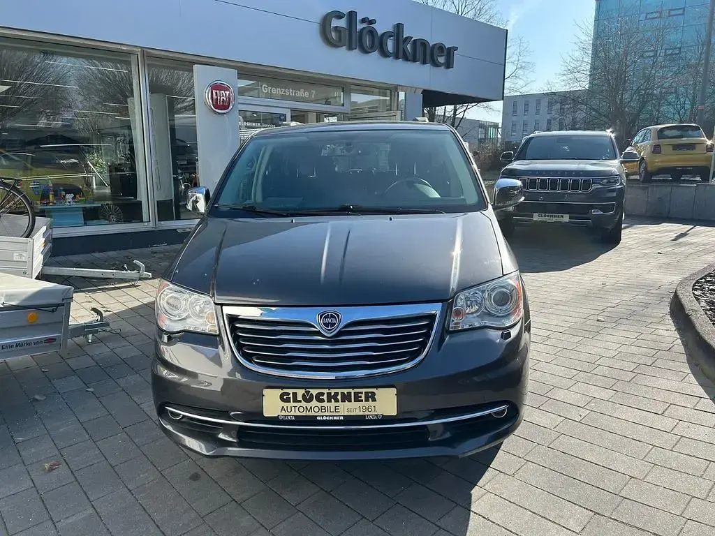 Gebraucht Lancia Voyager Platinum 177 PS (130 kW) 2015 Grau Van / Kleinbus