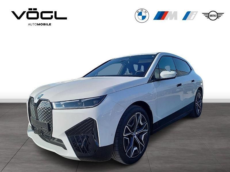 Weiß Gebraucht 2022 BMW iX M Sport SUV | 60.920 € (Fairer Preis) - Bild 1/4