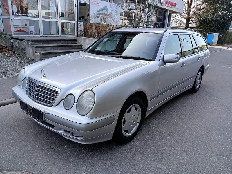 Gebraucht Mercedes E220 Classic 143 PS (105 kW) 2000 Kombi
