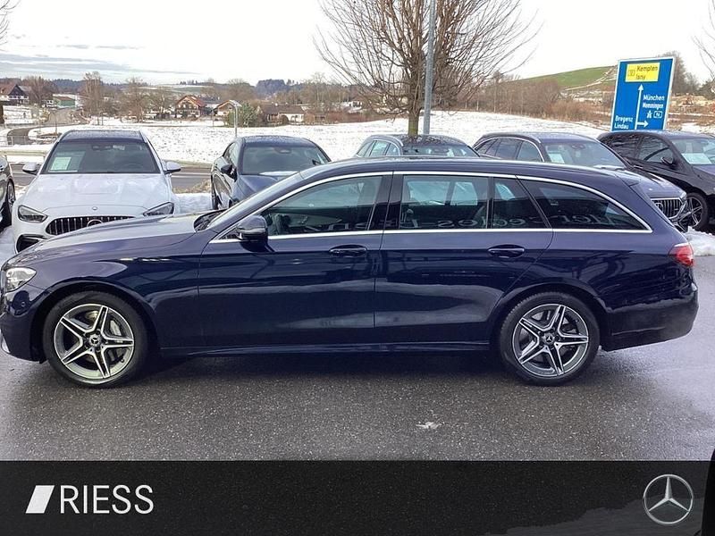Gebraucht Mercedes E300 AMG 306 PS (225 kW) 2022 Metalliclack nautikblau Kombi