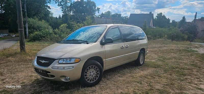 Gold Gebraucht 1997 Chrysler Voyager Van / Kleinbus | 2.000 € - Bild 1/4