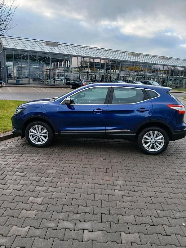 Blau Gebraucht 2016 Nissan Qashqai SUV | 15.300 € (Fairer Preis) - Bild 1/4