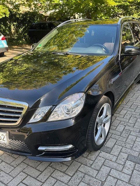 Schwarz Gebraucht 2012 Mercedes 350 Kombi | 13.800 € (Guter Preis) - Bild 1/4
