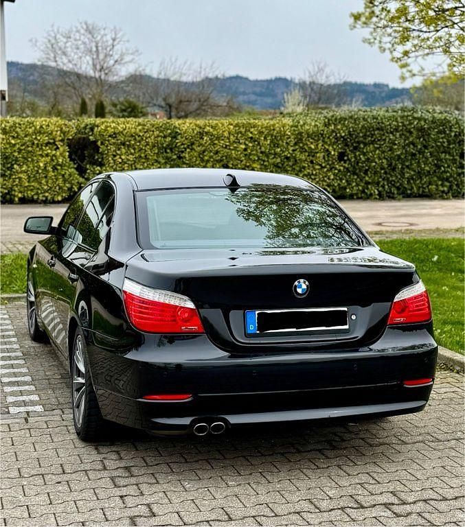 Gebraucht BMW 525 Exclusive 197 PS (144 kW) 2008 Schwarz Limousine
