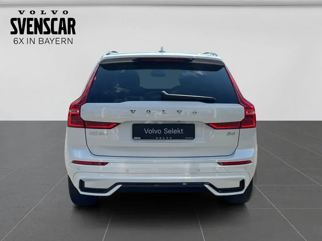 Gebraucht Volvo XC60 Plus 197 PS (144 kW) 2024 Crystal white / metallic SUV