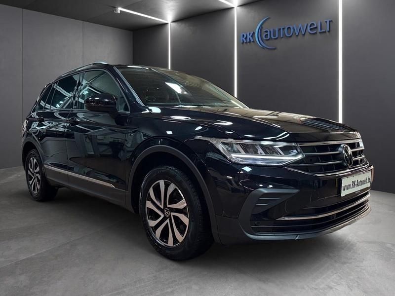 Gebraucht VW Tiguan Active 150 PS (110 kW) 2022 Schwarz SUV