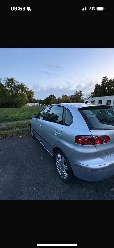 Silber Gebraucht 2006 Seat Ibiza Kleinwagen | 800 € - Bild 1/4