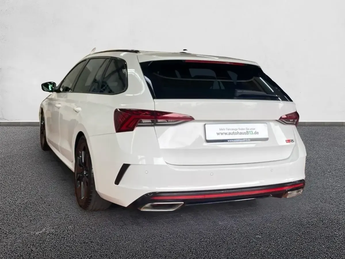 Gebraucht Skoda Octavia RS 200 PS (147 kW) 2024 Candyweiß Kombi
