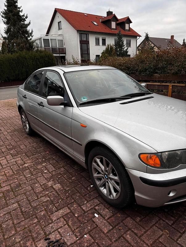 Silber Gebraucht 2002 BMW 318 Limousine | 1.500 € (Superpreis) - Bild 1/4