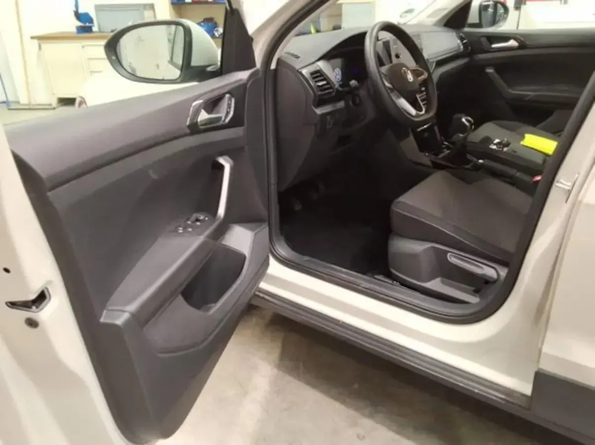 Gebraucht VW T-Cross Life 95 PS (69 kW) 2024 Grau SUV