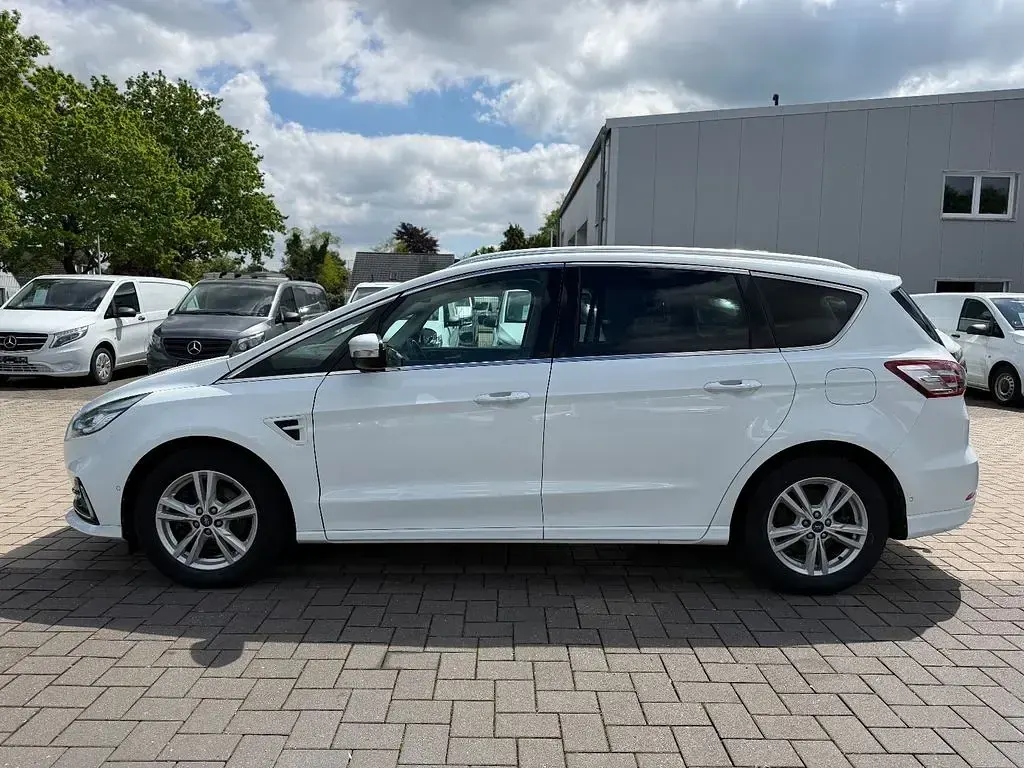 Gebraucht Ford S-MAX Titanium 190 PS (139 kW) 2022 Weiß Van / Kleinbus