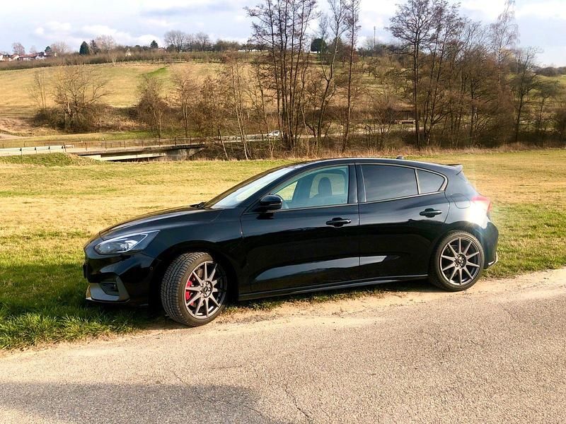 Gebraucht Ford Focus ST 280 PS (205 kW) 2020 Schwarz Limousine